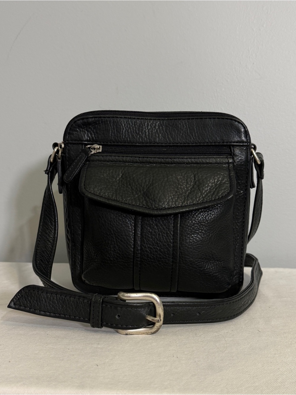 Fossil Vintage Black Leather Crossbody Bag Organizer Purse Shoulder Bag 75082
